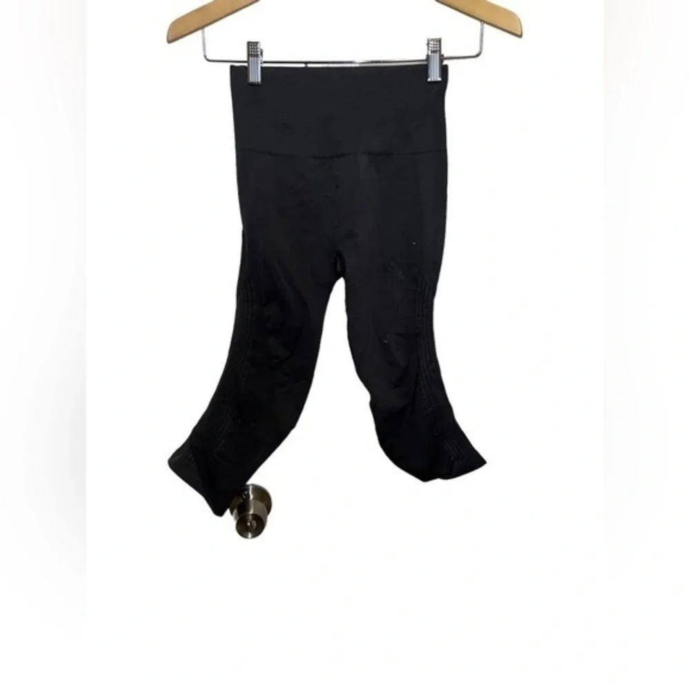 Lululemon Athletica shaper 6